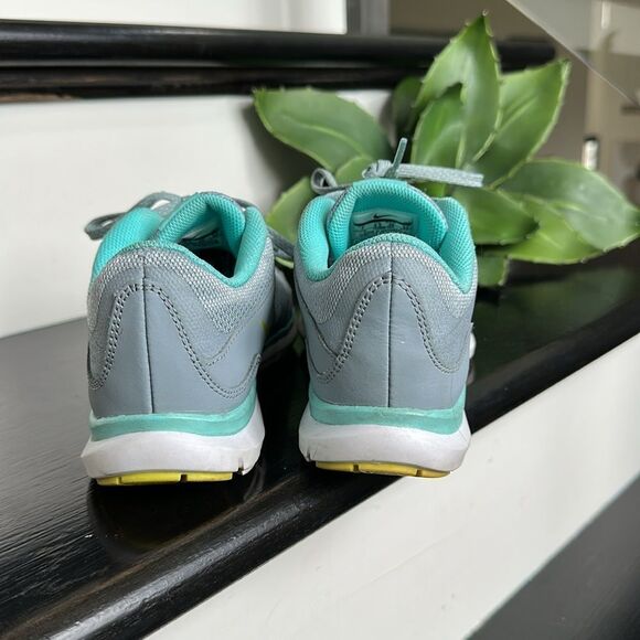 Nike flex trainer running shoe gym shoe dove gray aqua like new women’s 7 - Picture 3 of 7